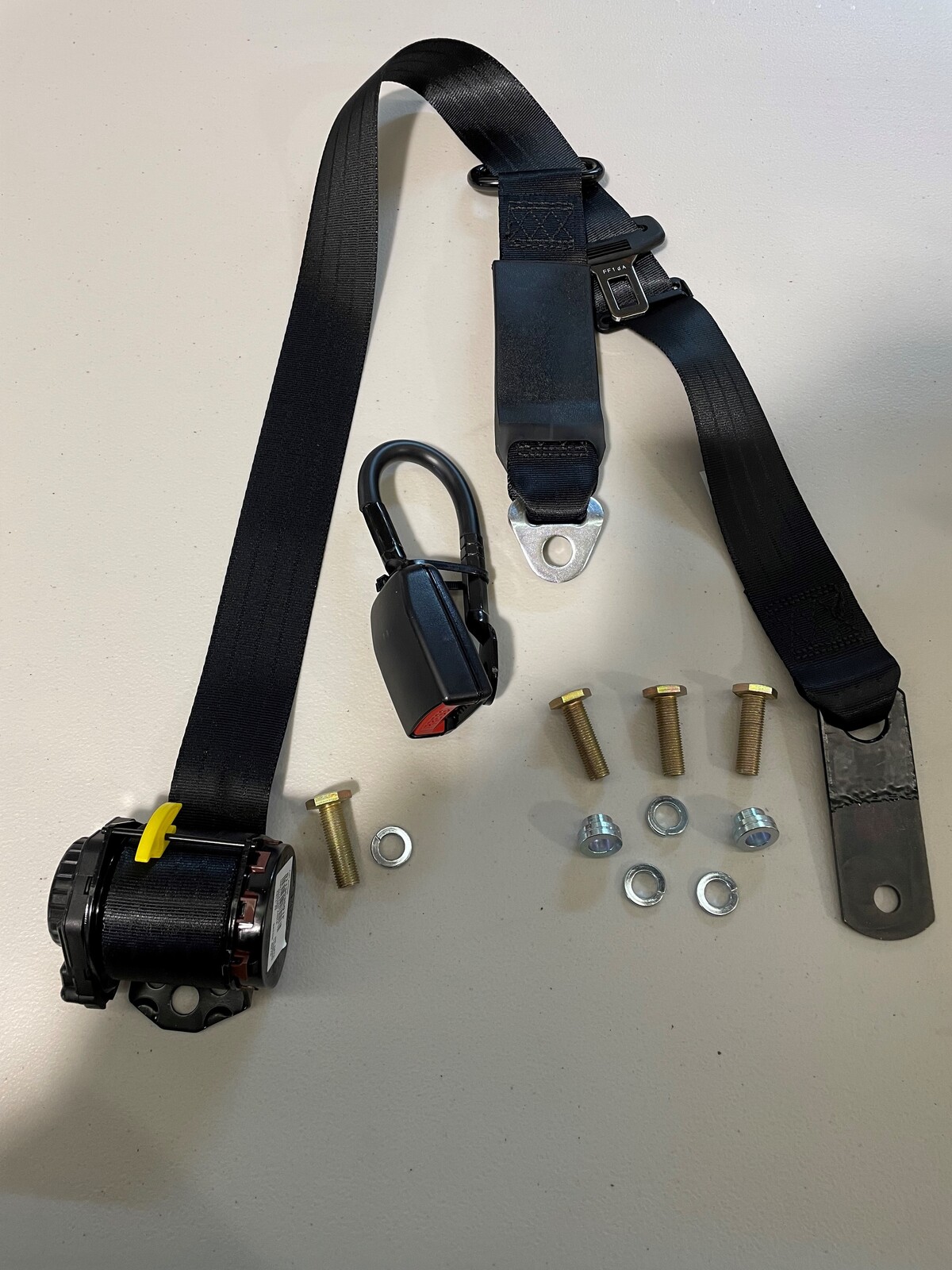 Black Retractable Lap Sash Seat Belt – 3.2M Length, 300mm Stalk, 7/16 UNF Bolt, K1512
